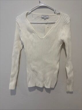 RIHOAS White Ribbed V-Neck Slim Knit Sweater